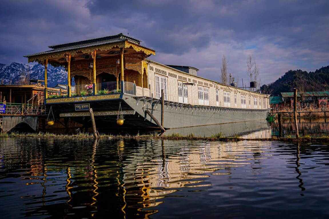 Luxury Houseboat Honeymoon in Dal Lake